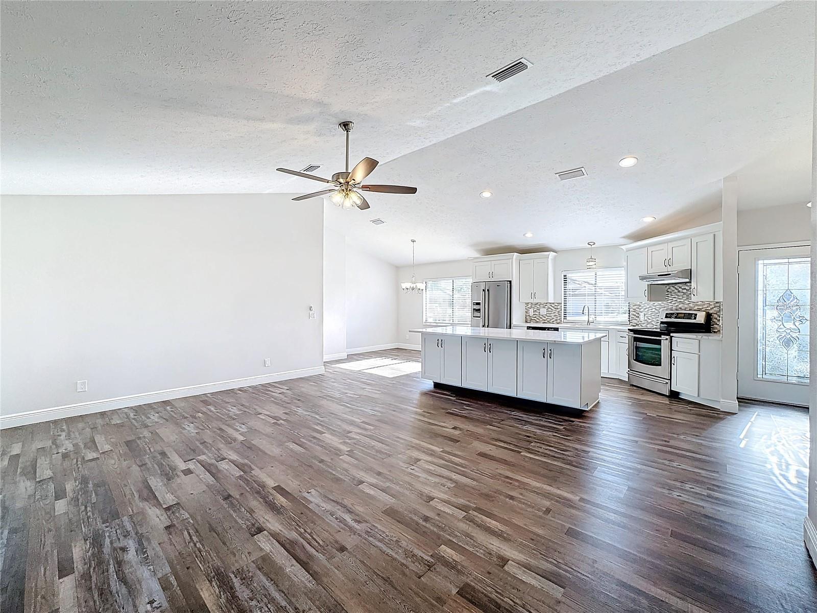 1715 S PEBBLE BEACH BLVD, SUN CITY CENTER, FL, 33573