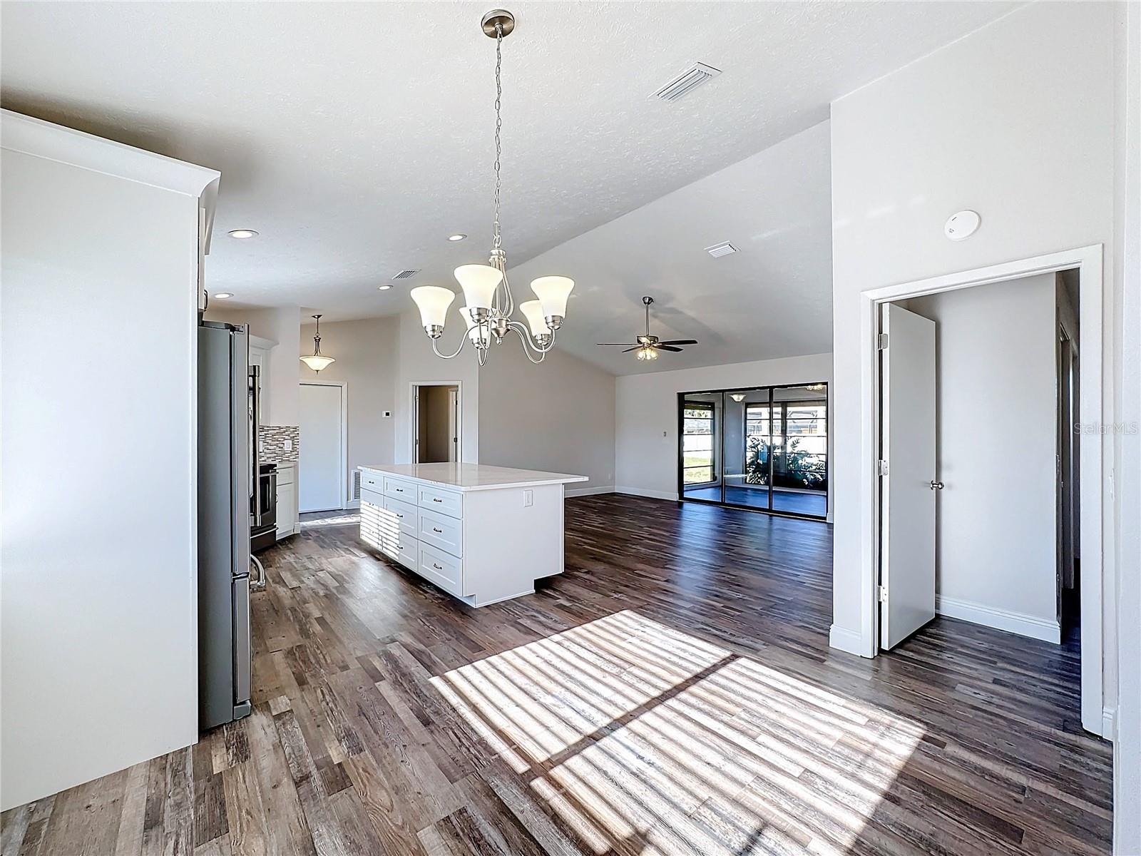 1715 S PEBBLE BEACH BLVD, SUN CITY CENTER, FL, 33573