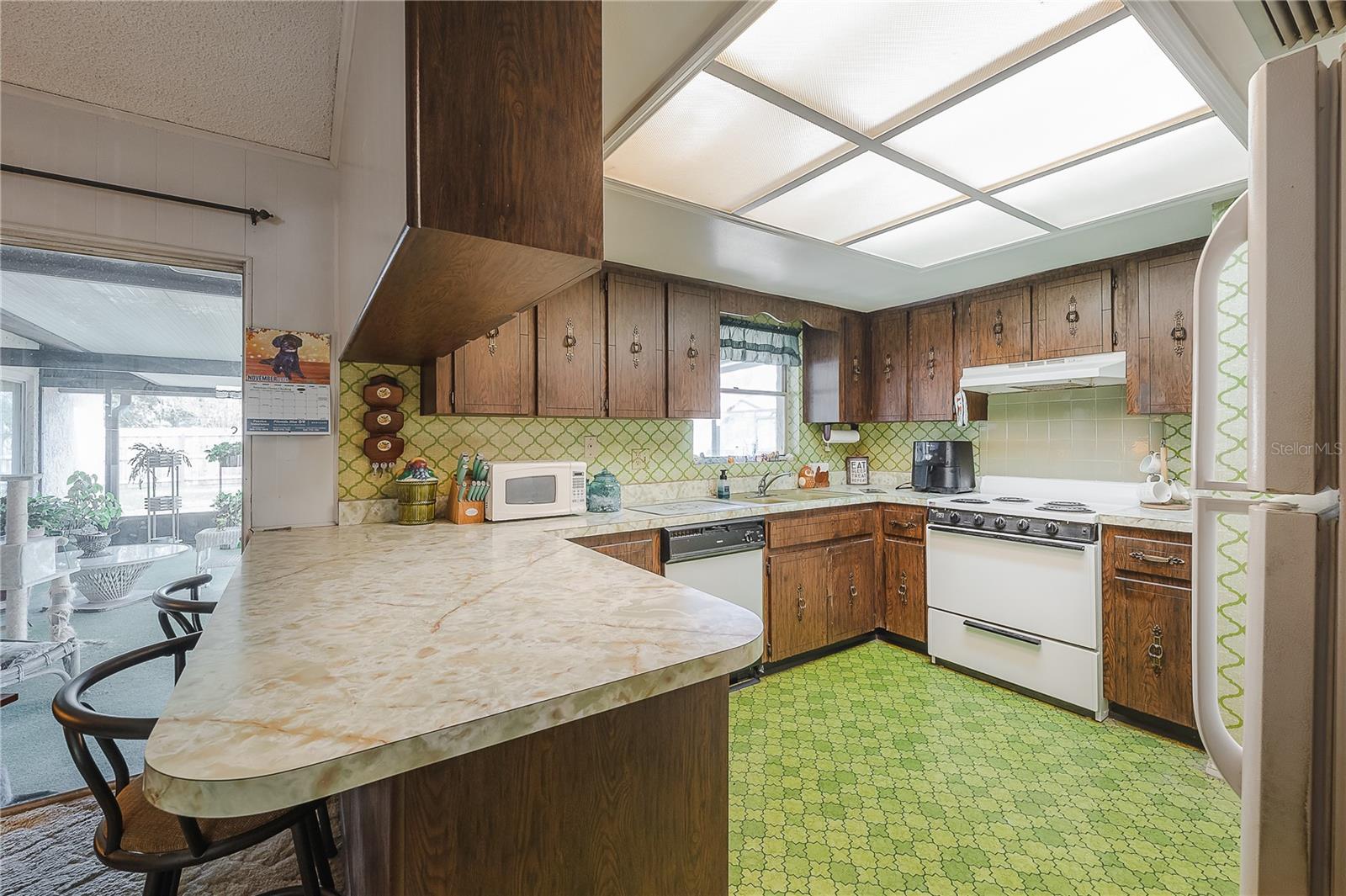 7515 OAKVISTA CIR, TAMPA, FL, 33634