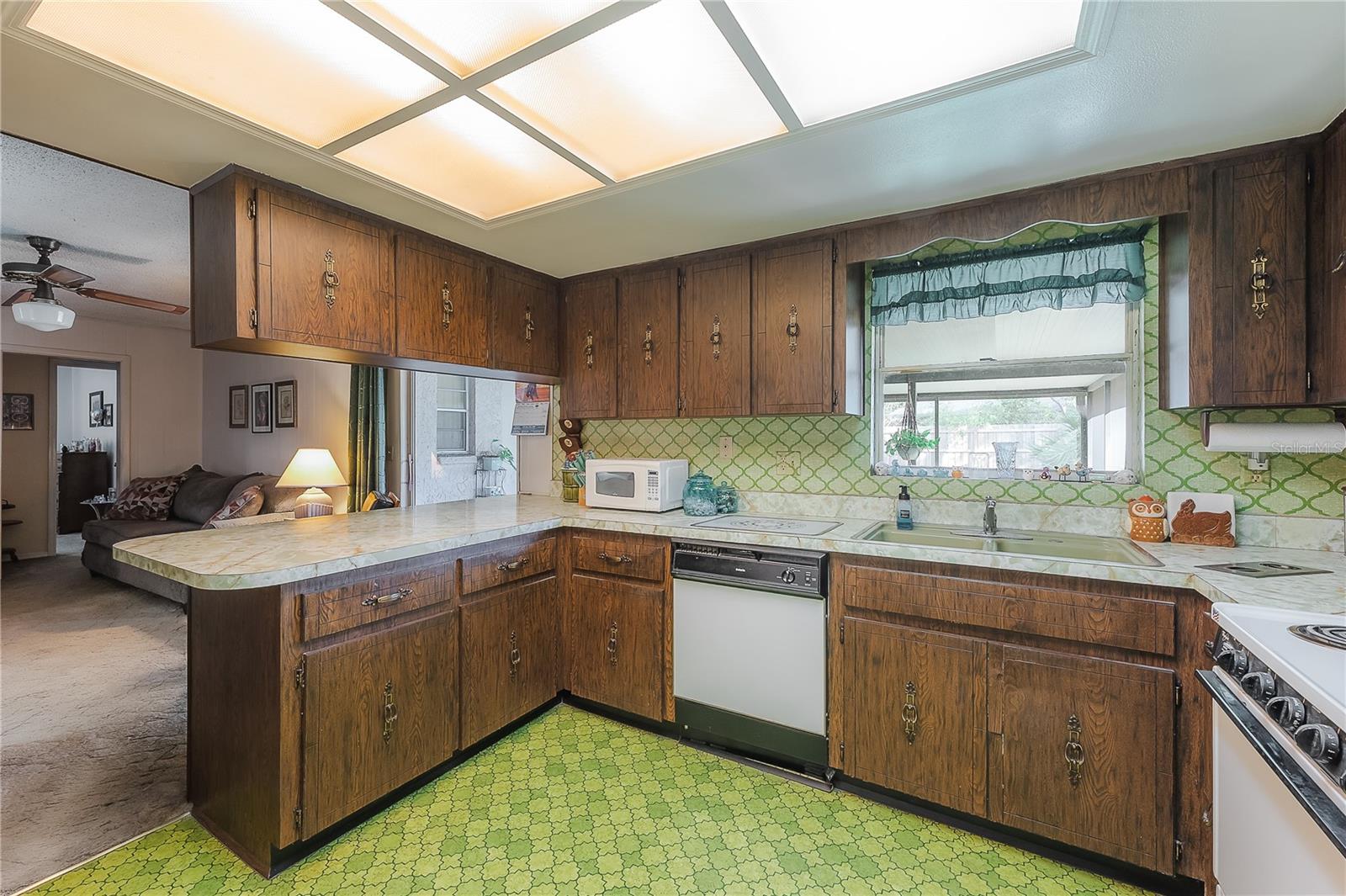 7515 OAKVISTA CIR, TAMPA, FL, 33634