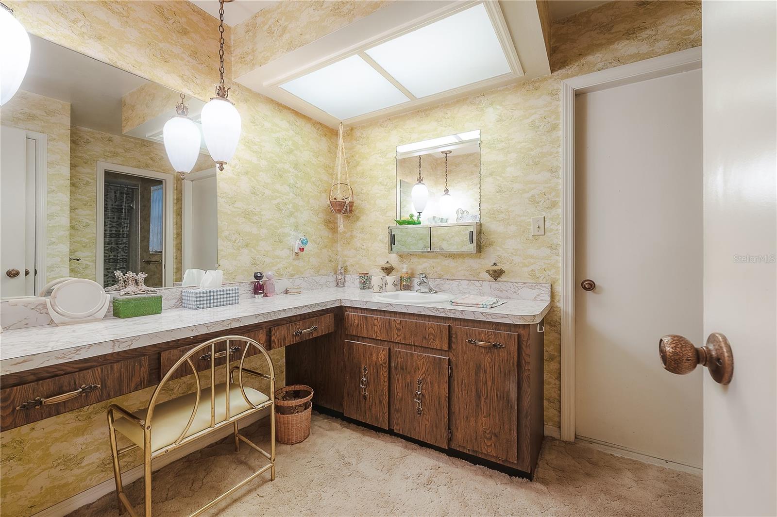 7515 OAKVISTA CIR, TAMPA, FL, 33634