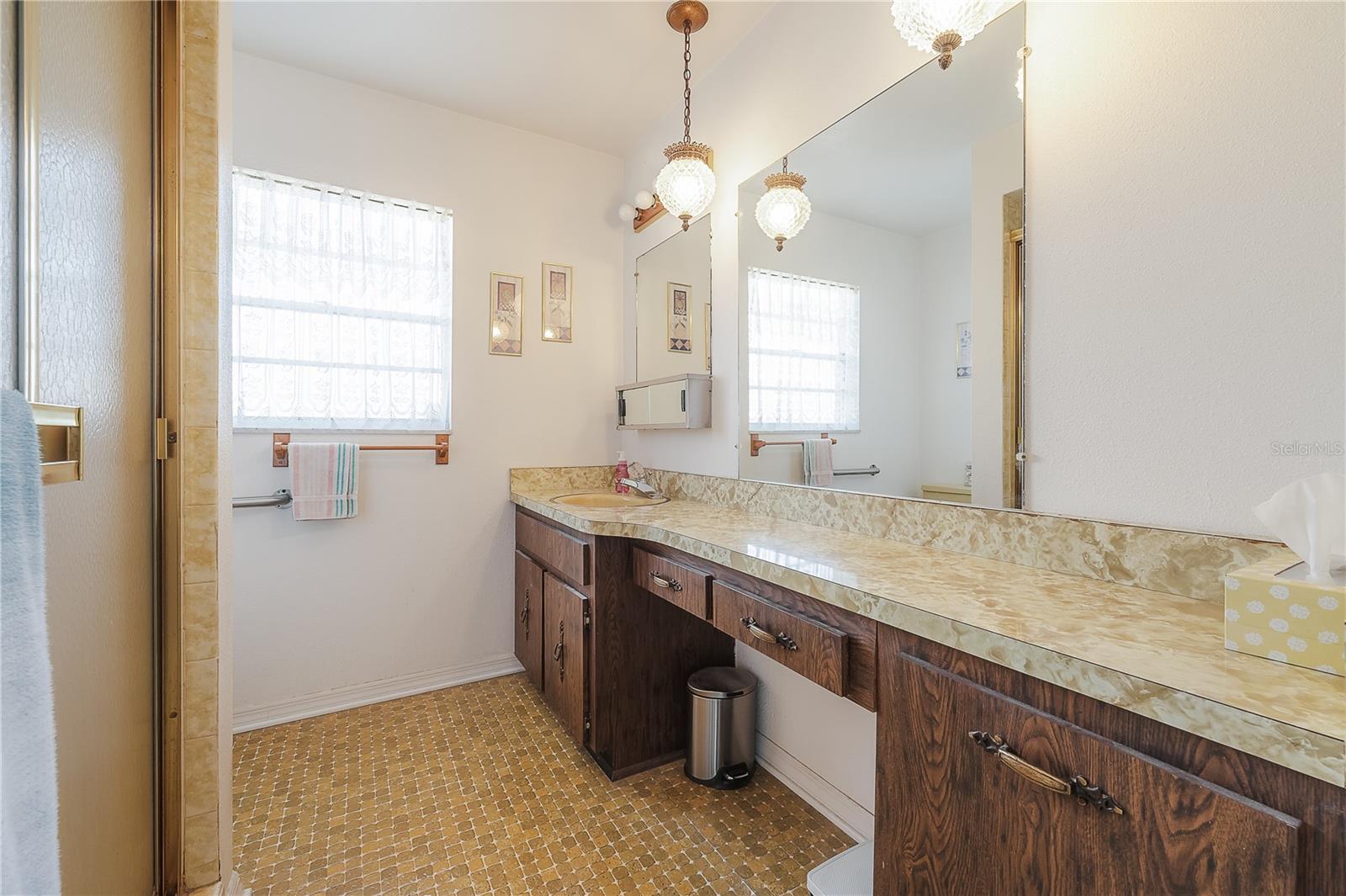 7515 OAKVISTA CIR, TAMPA, FL, 33634