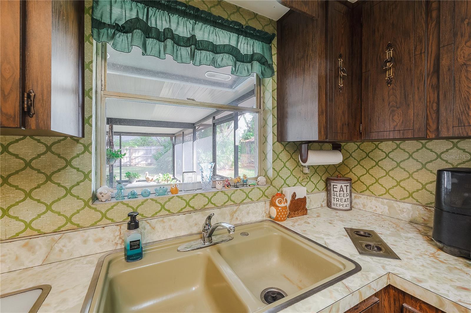 7515 OAKVISTA CIR, TAMPA, FL, 33634