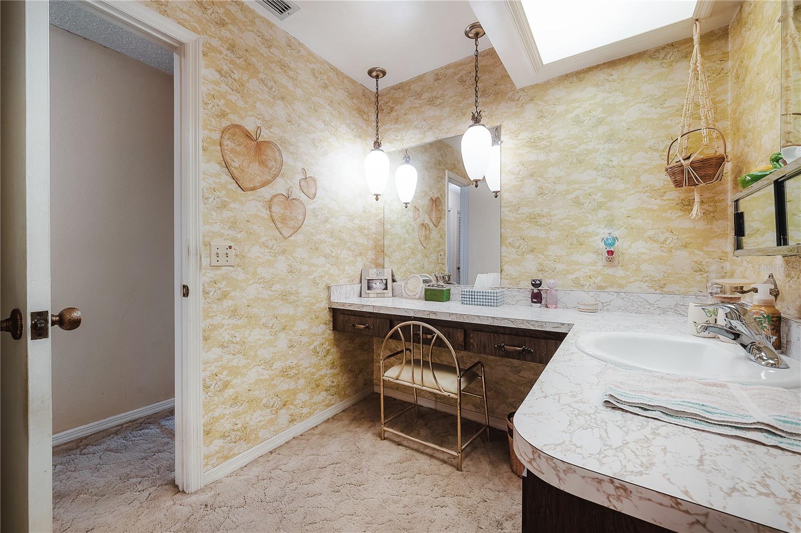 7515 OAKVISTA CIR, TAMPA, FL, 33634