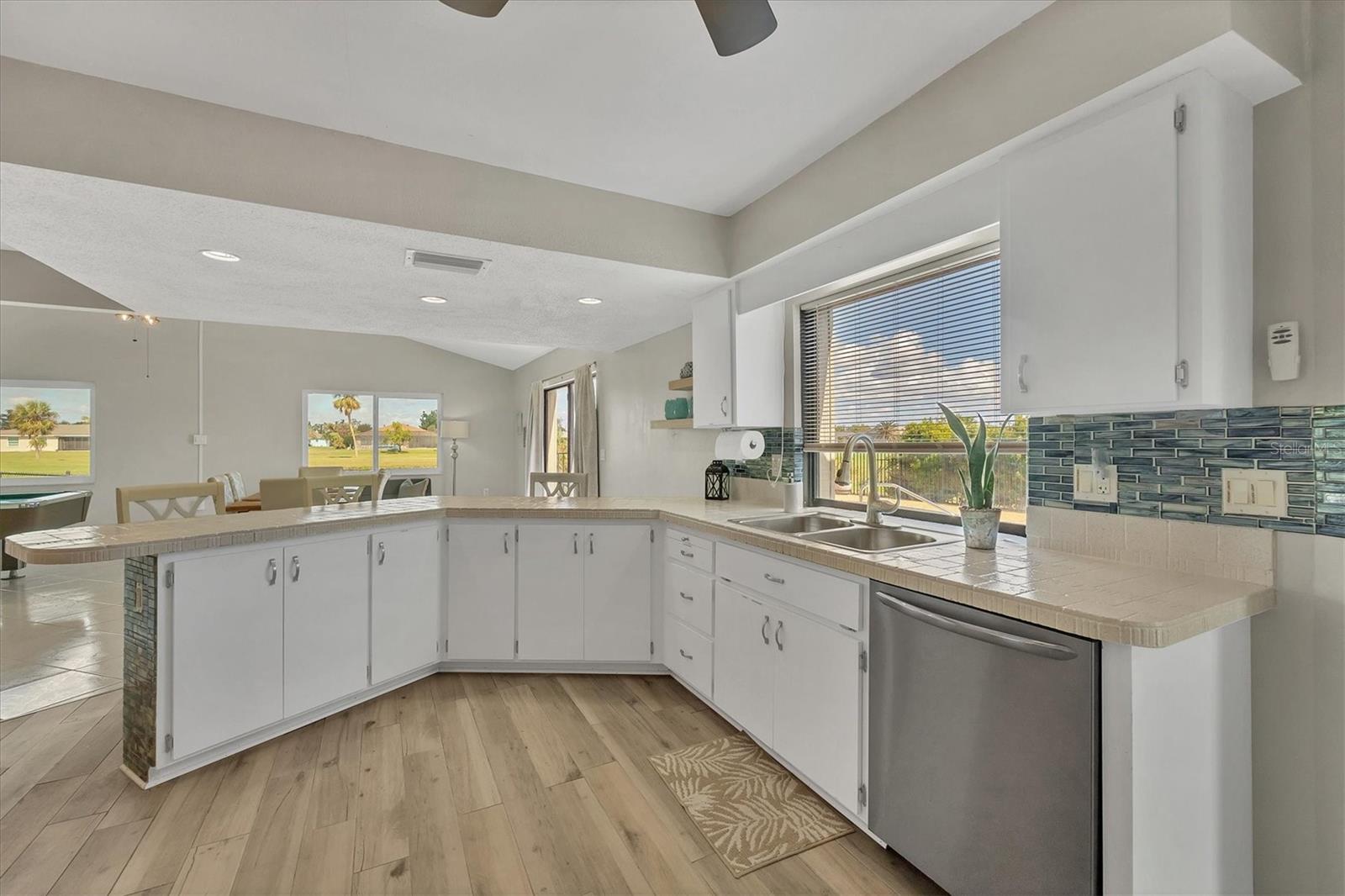 88 OAKLAND HILLS PL, ROTONDA WEST, FL, 33947