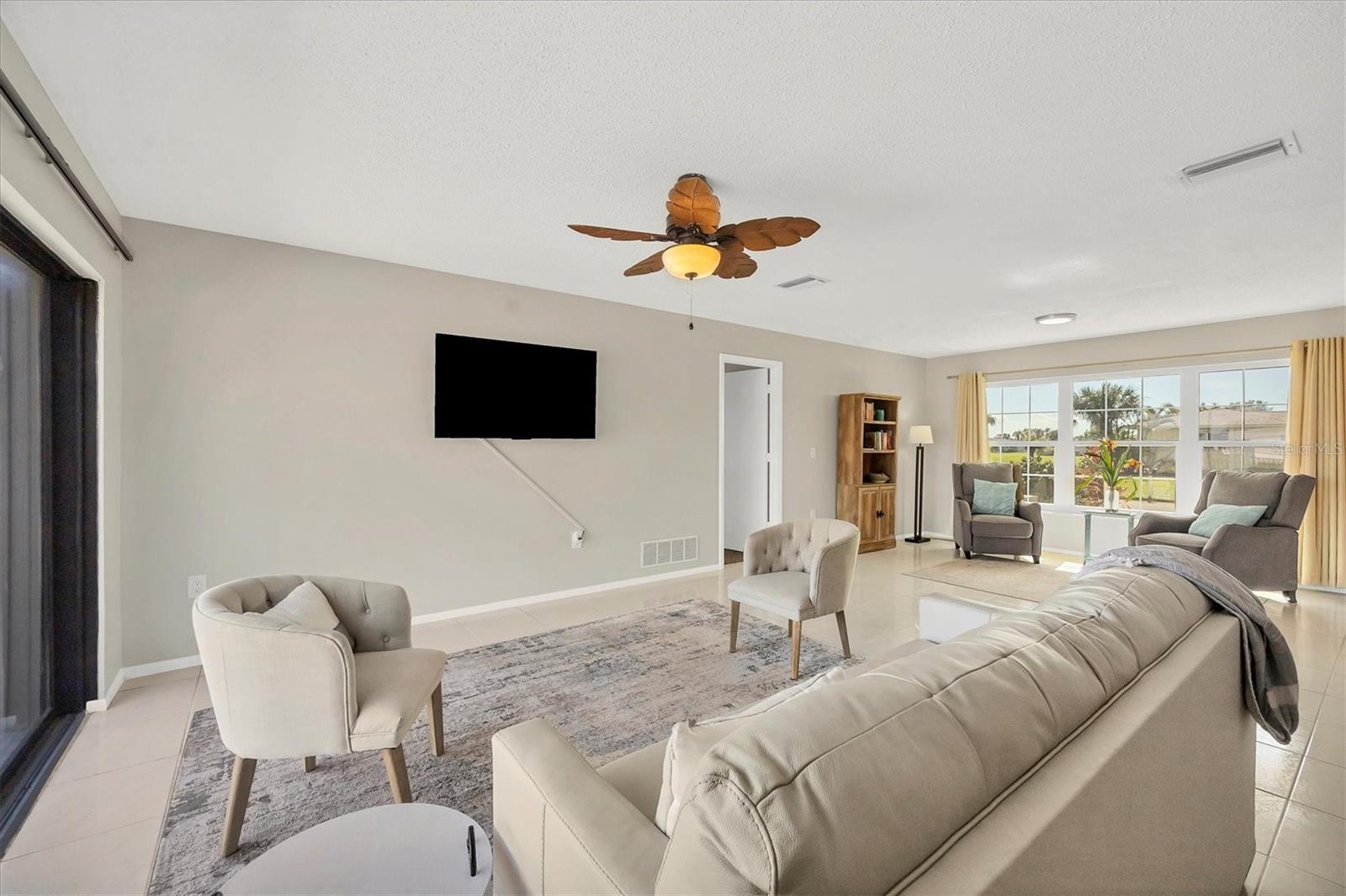 88 OAKLAND HILLS PL, ROTONDA WEST, FL, 33947