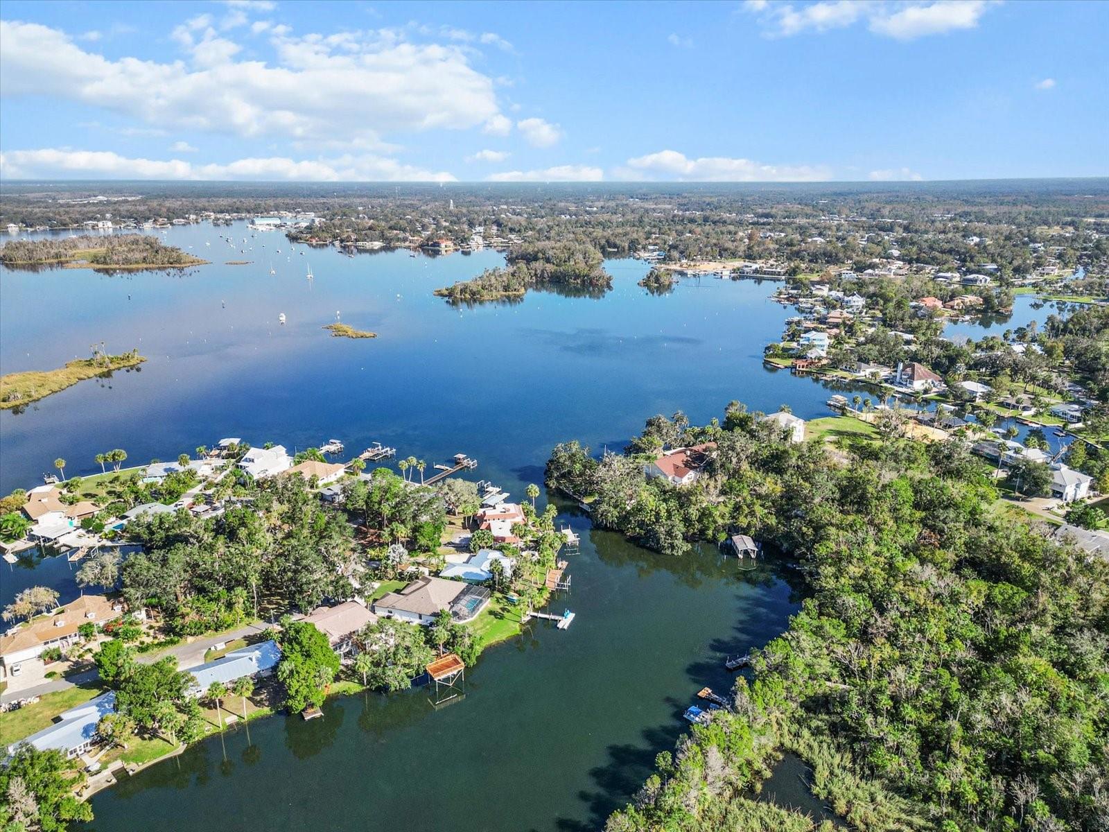 1055 N CRESCENT DR, CRYSTAL RIVER, FL, 34429