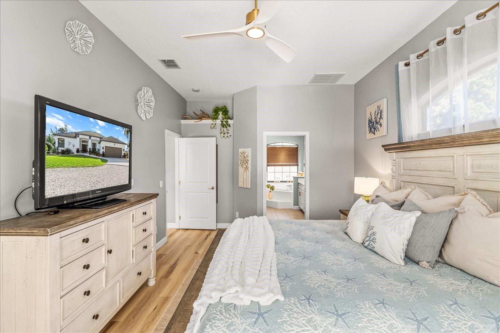 1055 N CRESCENT DR, CRYSTAL RIVER, FL, 34429