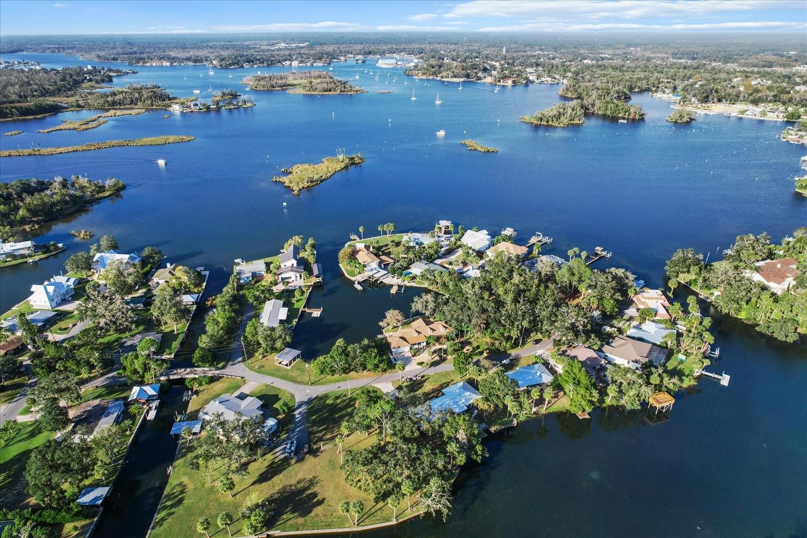 1055 N CRESCENT DR, CRYSTAL RIVER, FL, 34429