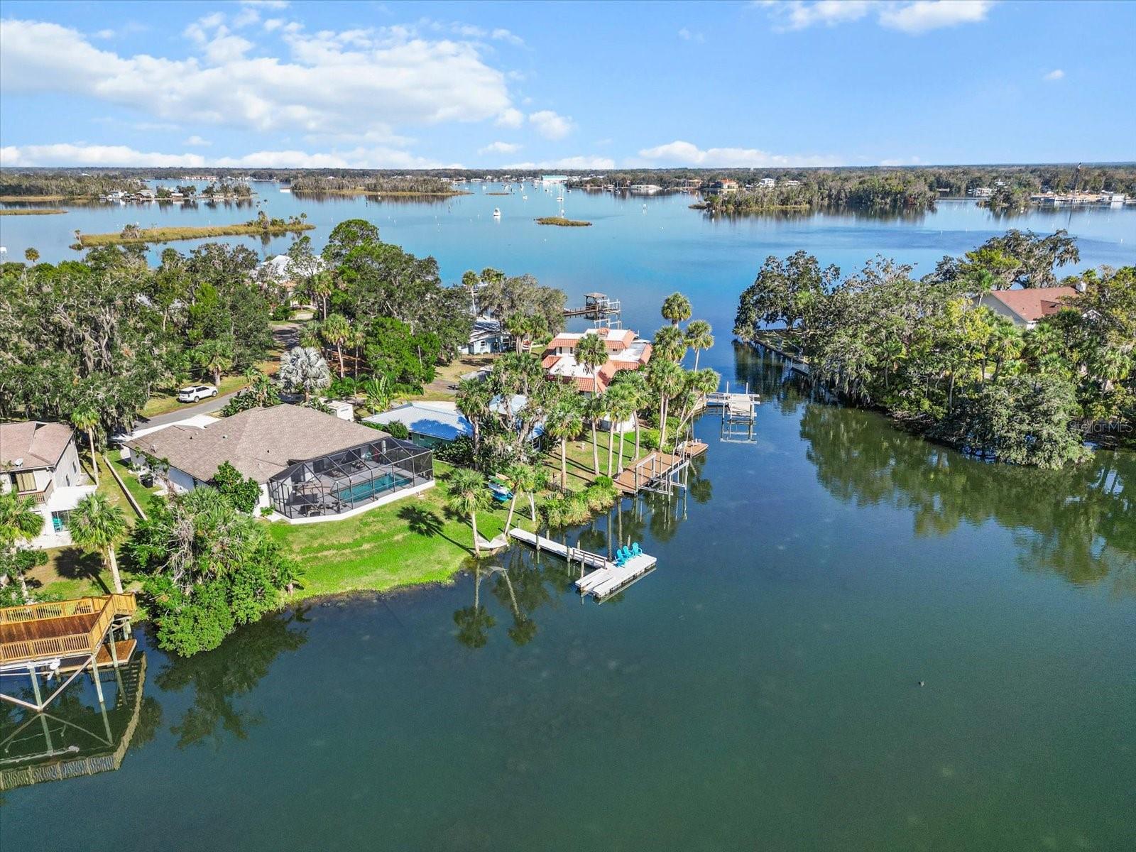 1055 N CRESCENT DR, CRYSTAL RIVER, FL, 34429