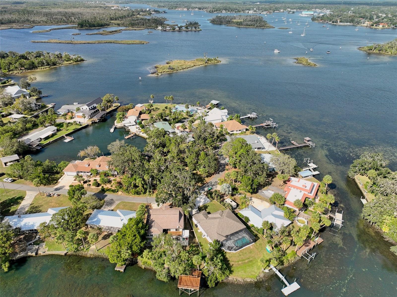 1055 N CRESCENT DR, CRYSTAL RIVER, FL, 34429