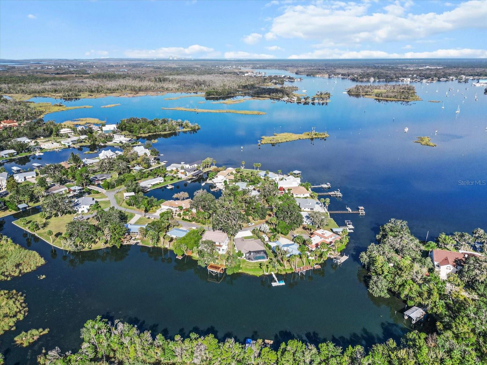 1055 N CRESCENT DR, CRYSTAL RIVER, FL, 34429