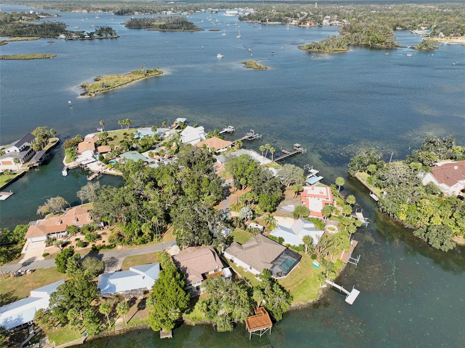 1055 N CRESCENT DR, CRYSTAL RIVER, FL, 34429