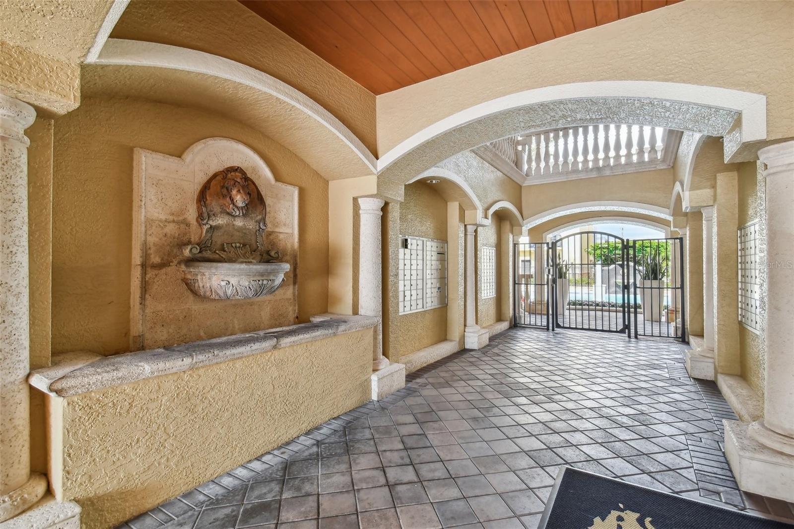 5228 HAMPTON BEACH PL #140, TAMPA, FL, 33609