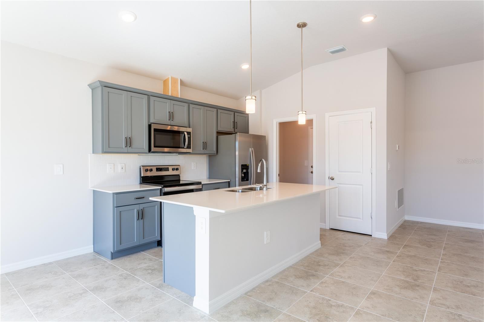 540 ROSE APPLE CIR, PORT CHARLOTTE, FL, 33954