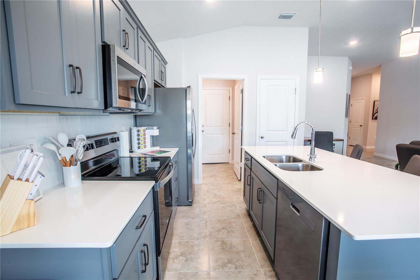 540 ROSE APPLE CIR, PORT CHARLOTTE, FL, 33954