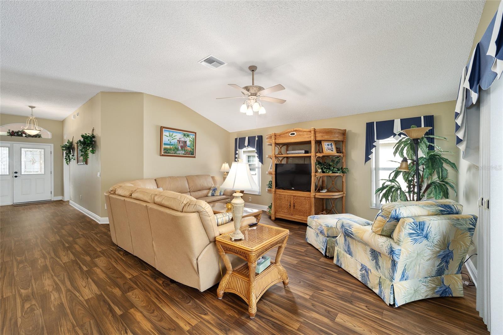 877 WINIFRED WAY, THE VILLAGES, FL, 32162