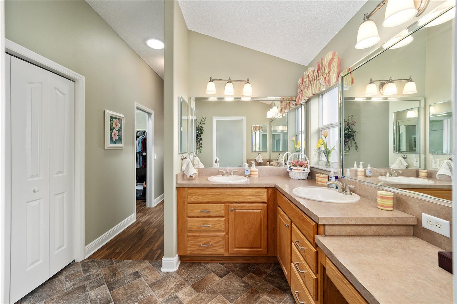 877 WINIFRED WAY, THE VILLAGES, FL, 32162