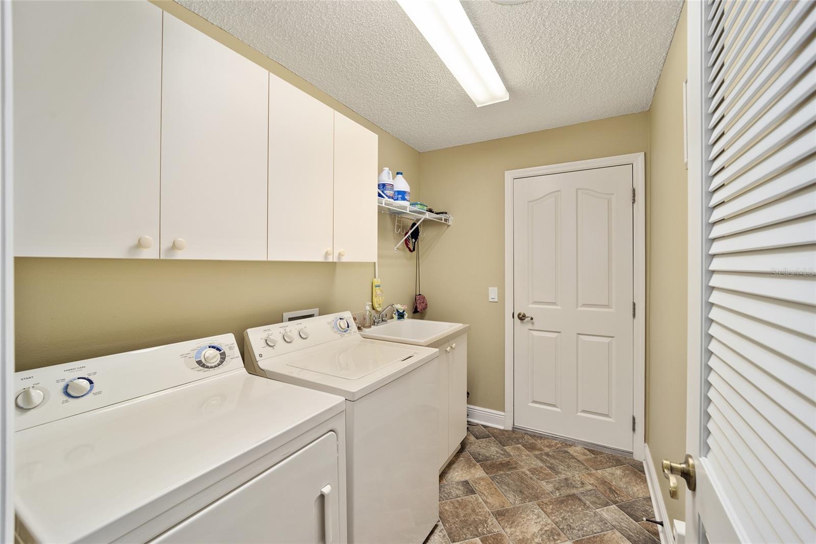 877 WINIFRED WAY, THE VILLAGES, FL, 32162