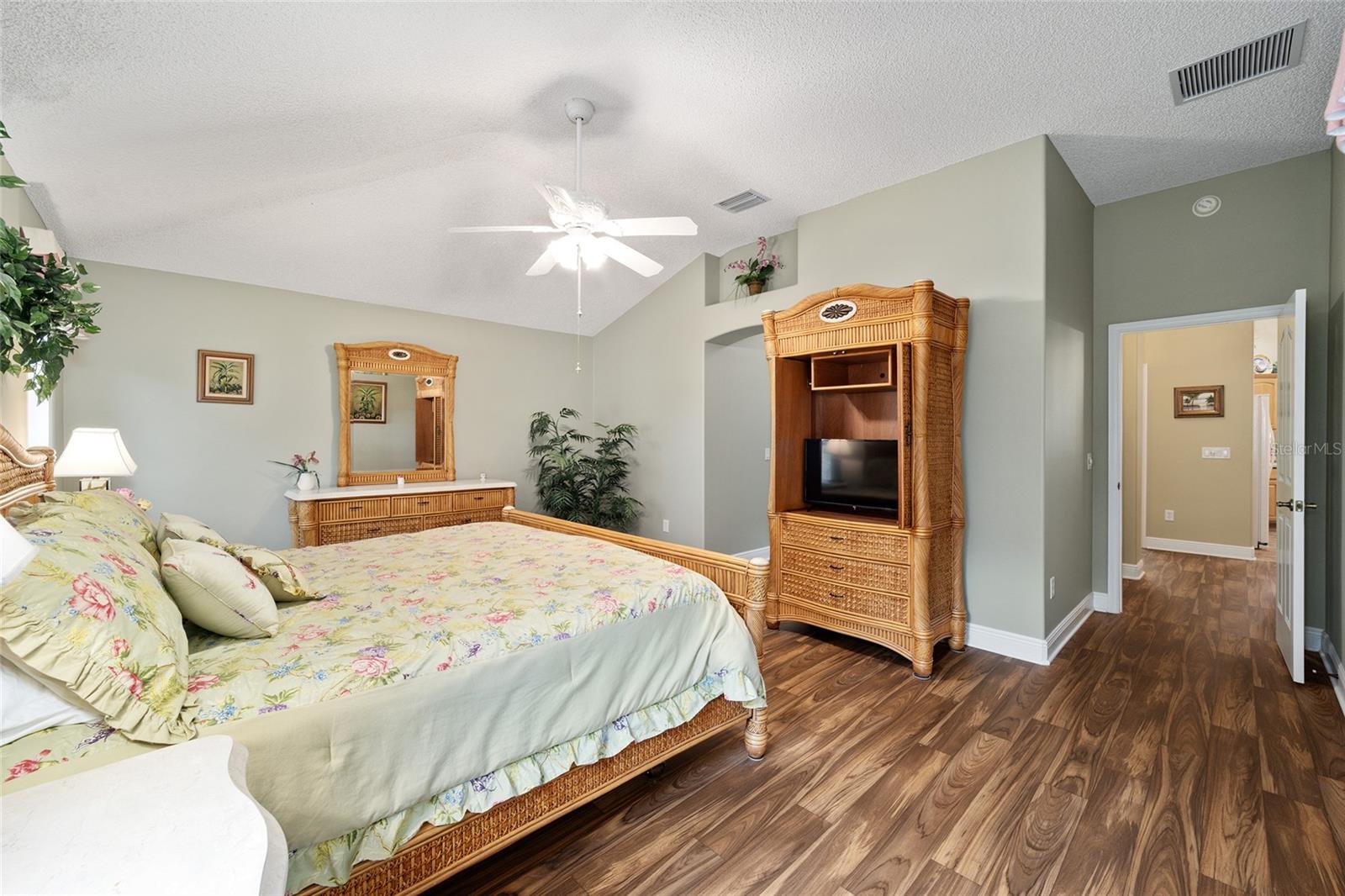 877 WINIFRED WAY, THE VILLAGES, FL, 32162