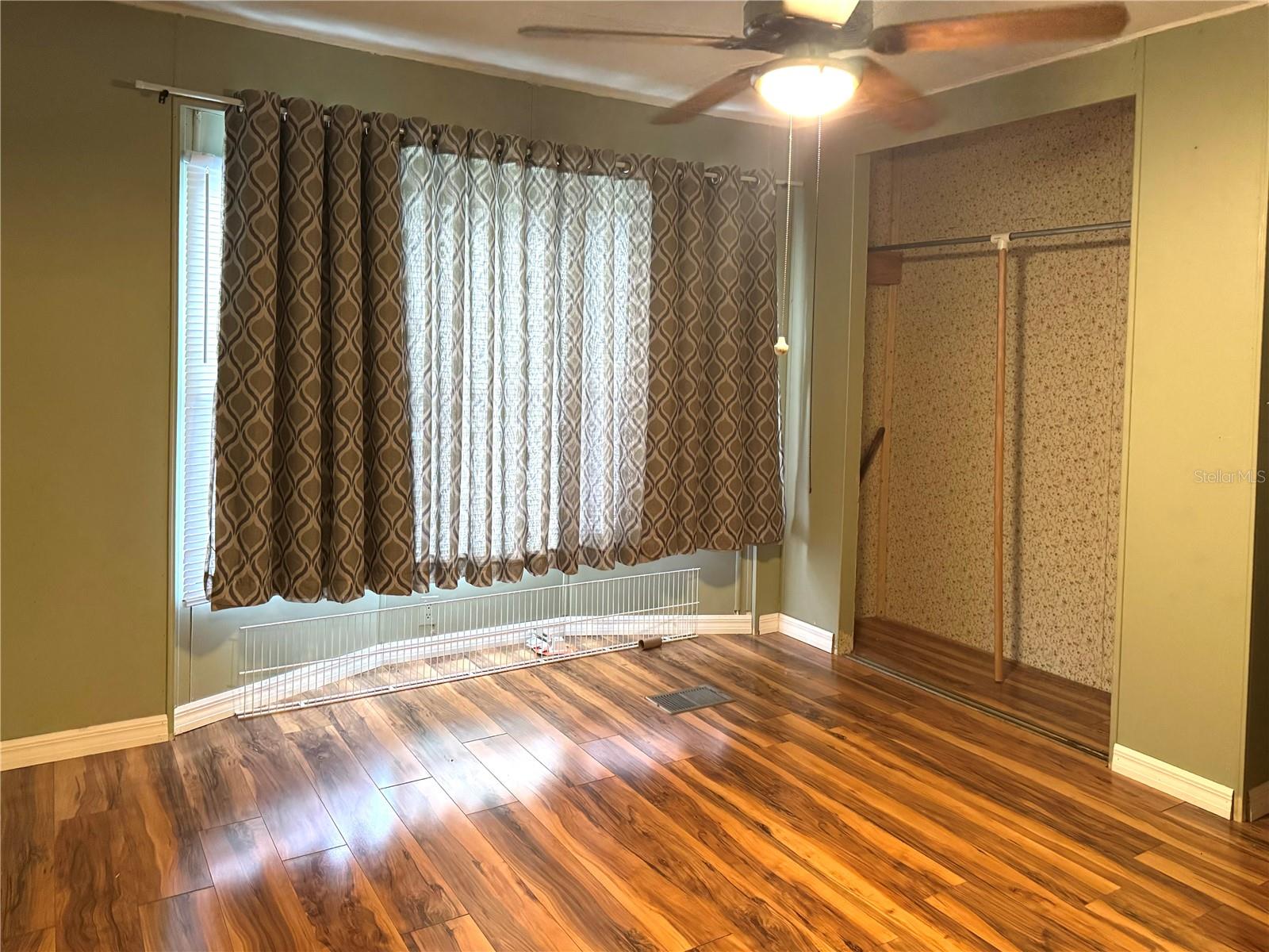 TB8321252 Property Photo