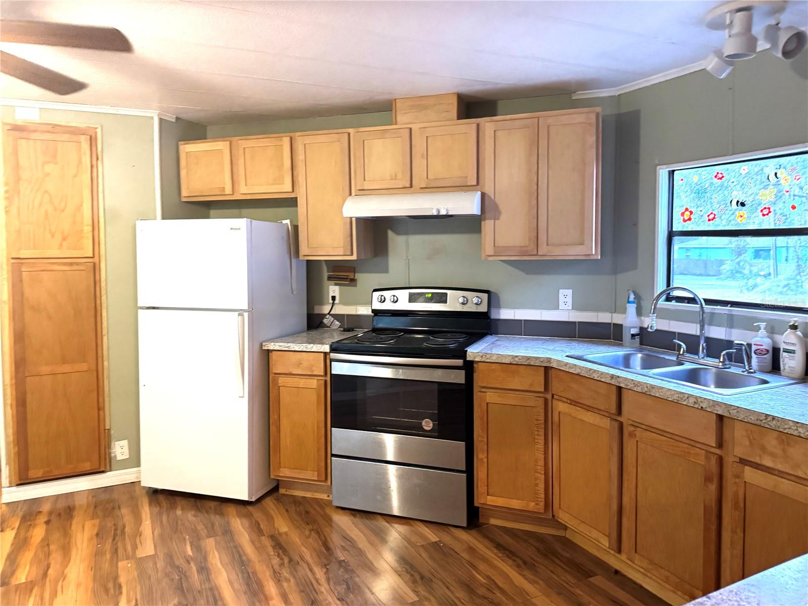 TB8321252 Property Photo