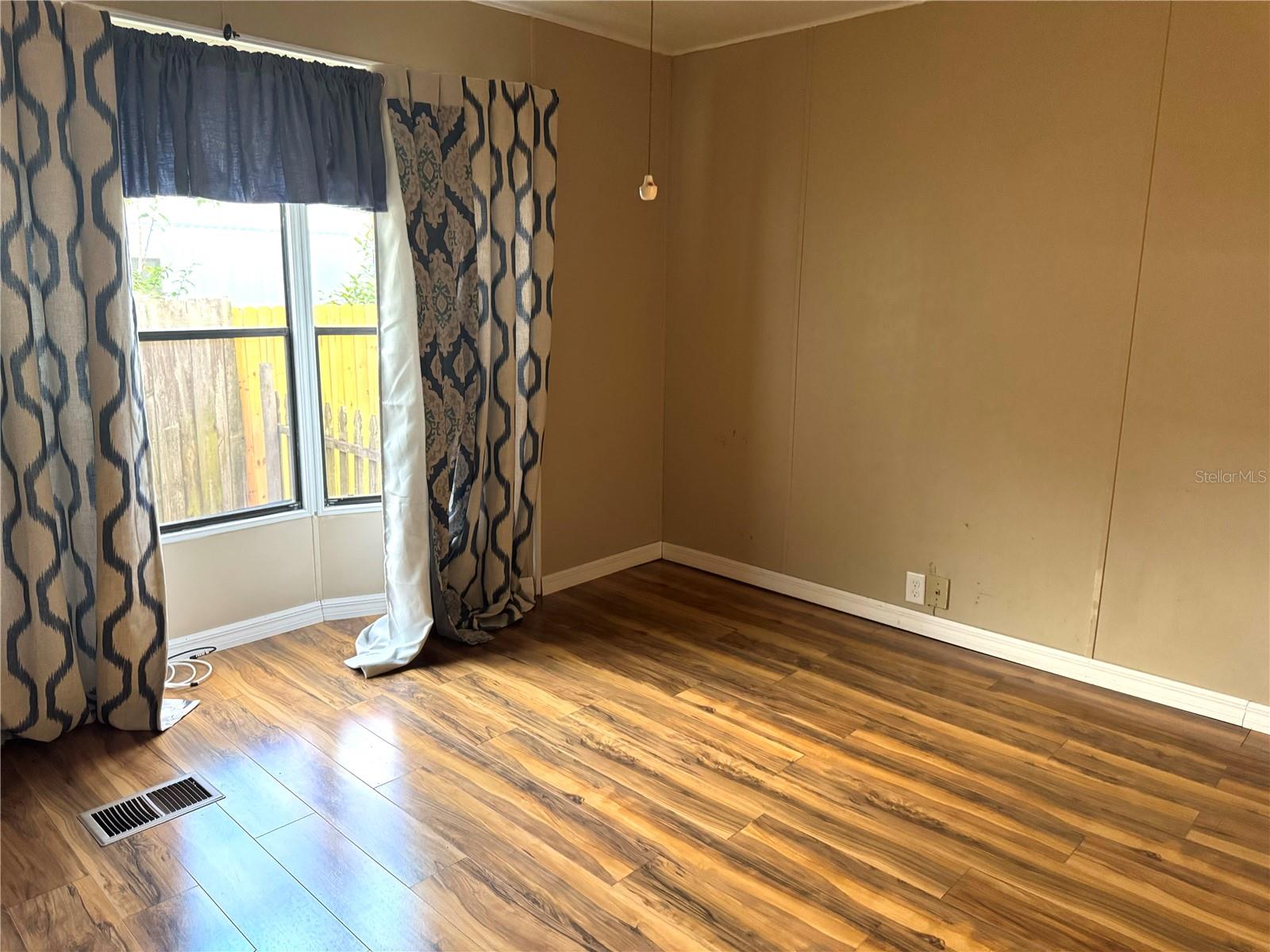 TB8321252 Property Photo