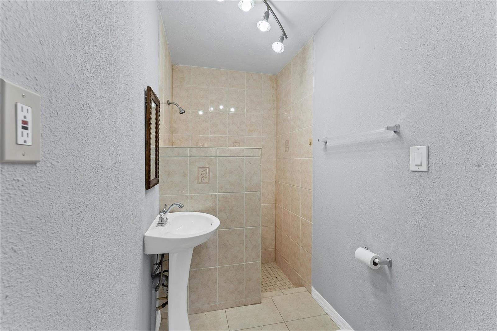 4620 VIOLET AVE, SARASOTA, FL, 34233