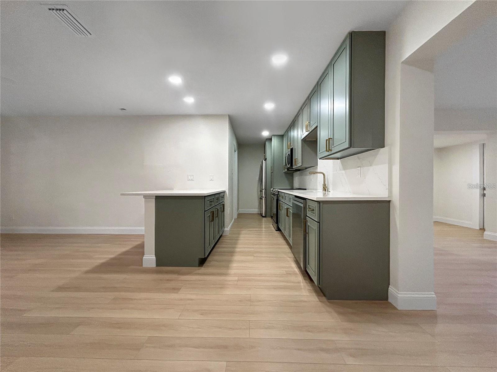 3834 DAVIS BLVD, SARASOTA, FL, 34232