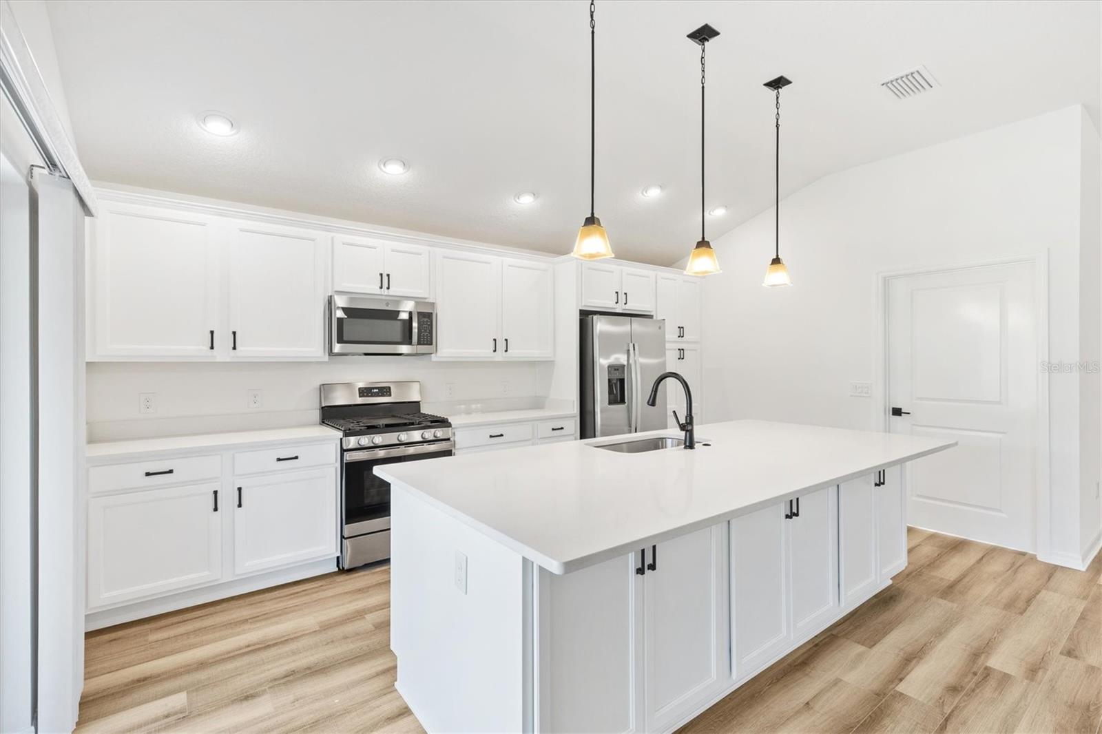 6857 BAYSINGER PATH, THE VILLAGES, FL, 34762