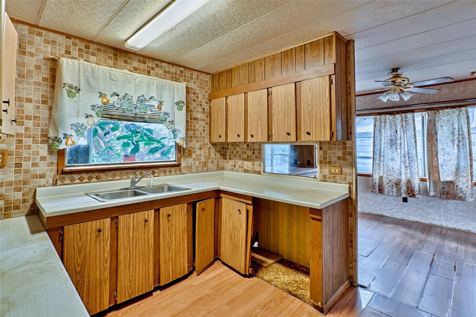 185 LAKEVIEW DR, MELROSE, FL, 32666