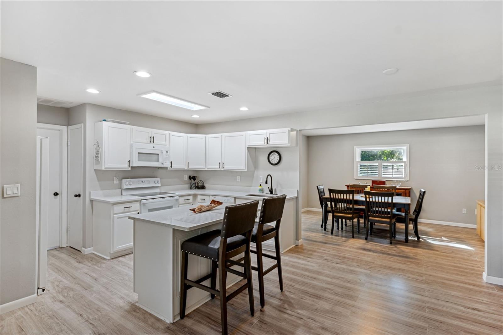 8412 DUNNELLON RD, WEEKI WACHEE, FL, 34613