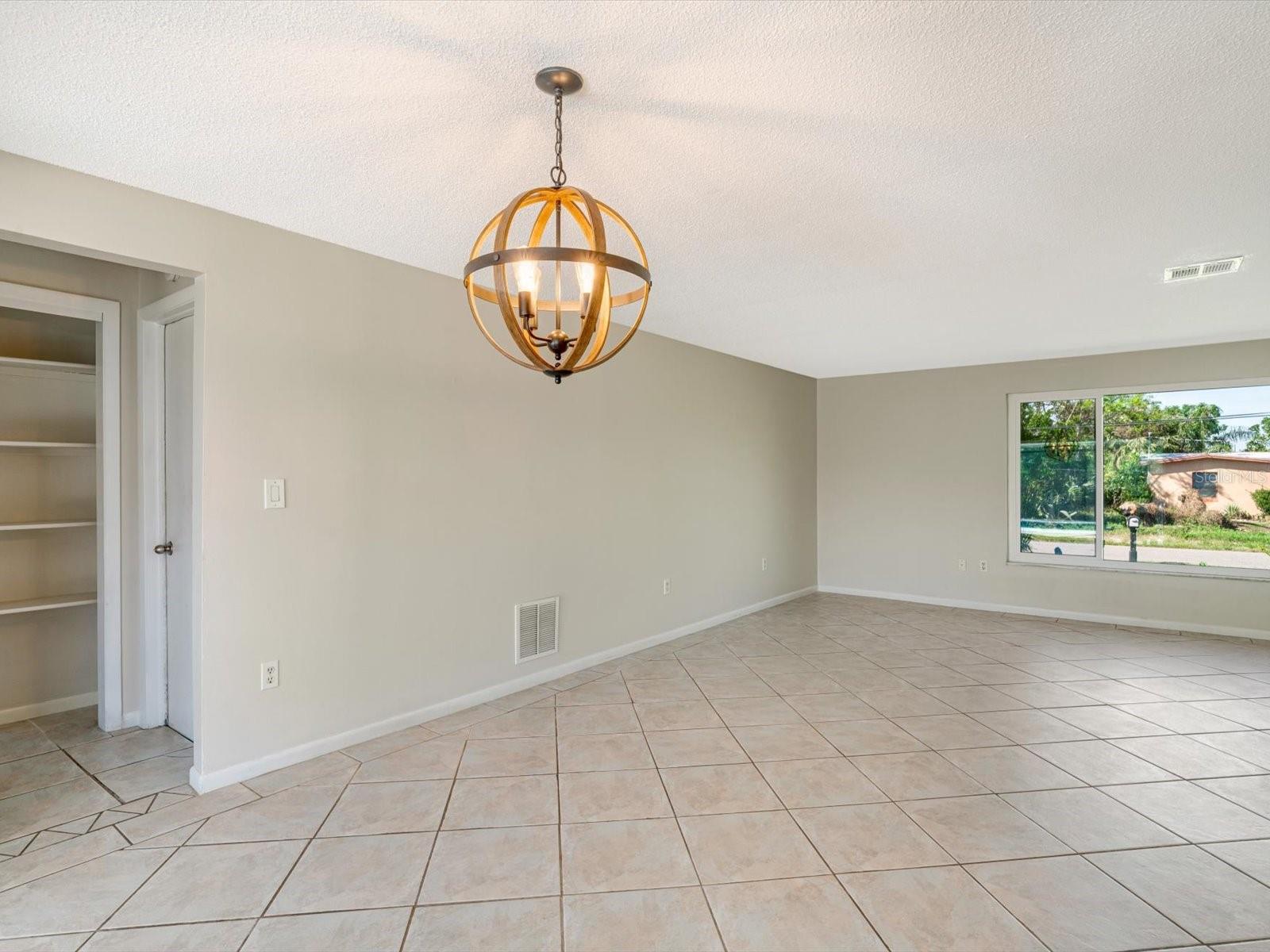 189 DOWLING AVE NE, PORT CHARLOTTE, FL, 33952
