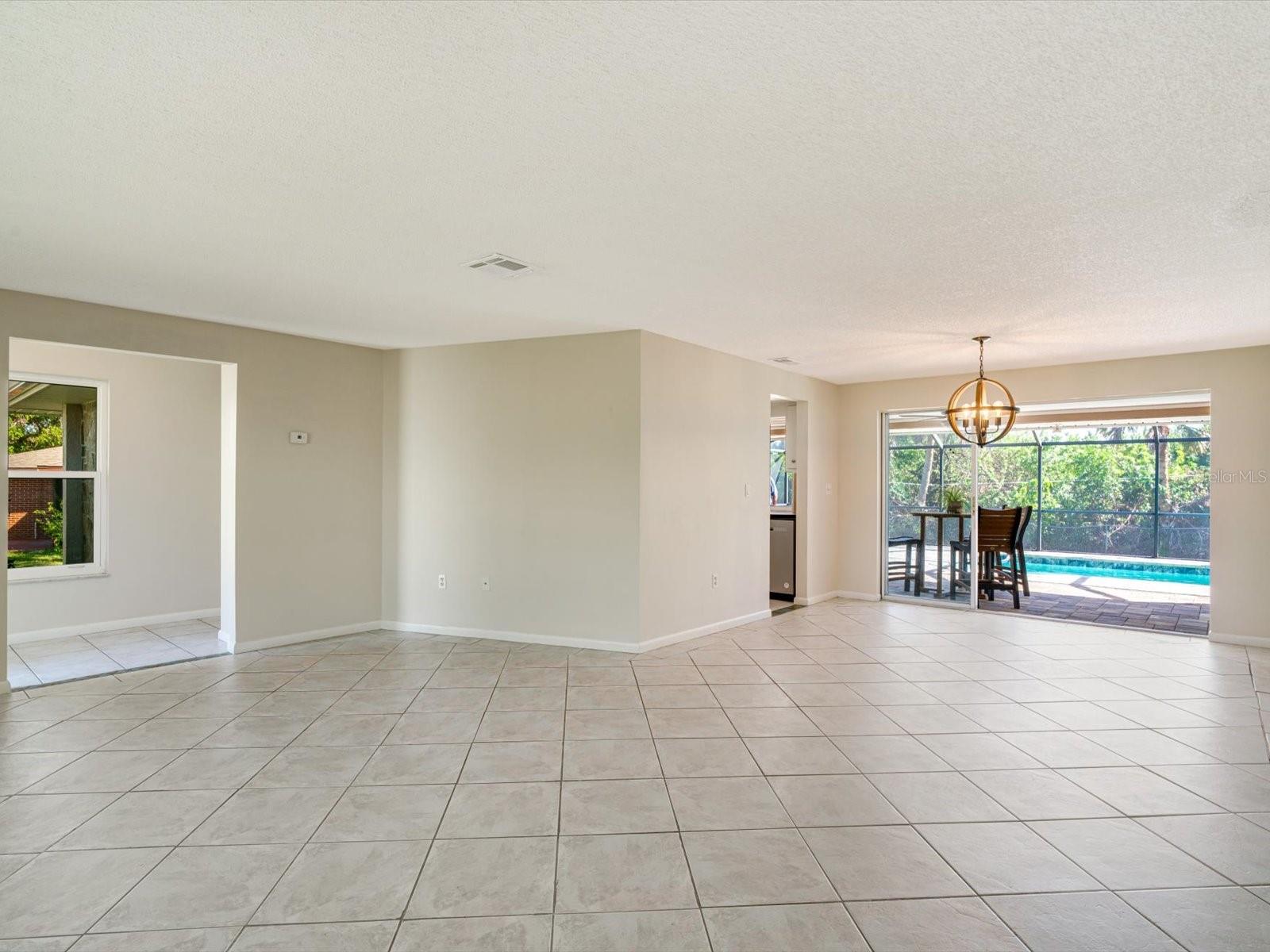 189 DOWLING AVE NE, PORT CHARLOTTE, FL, 33952