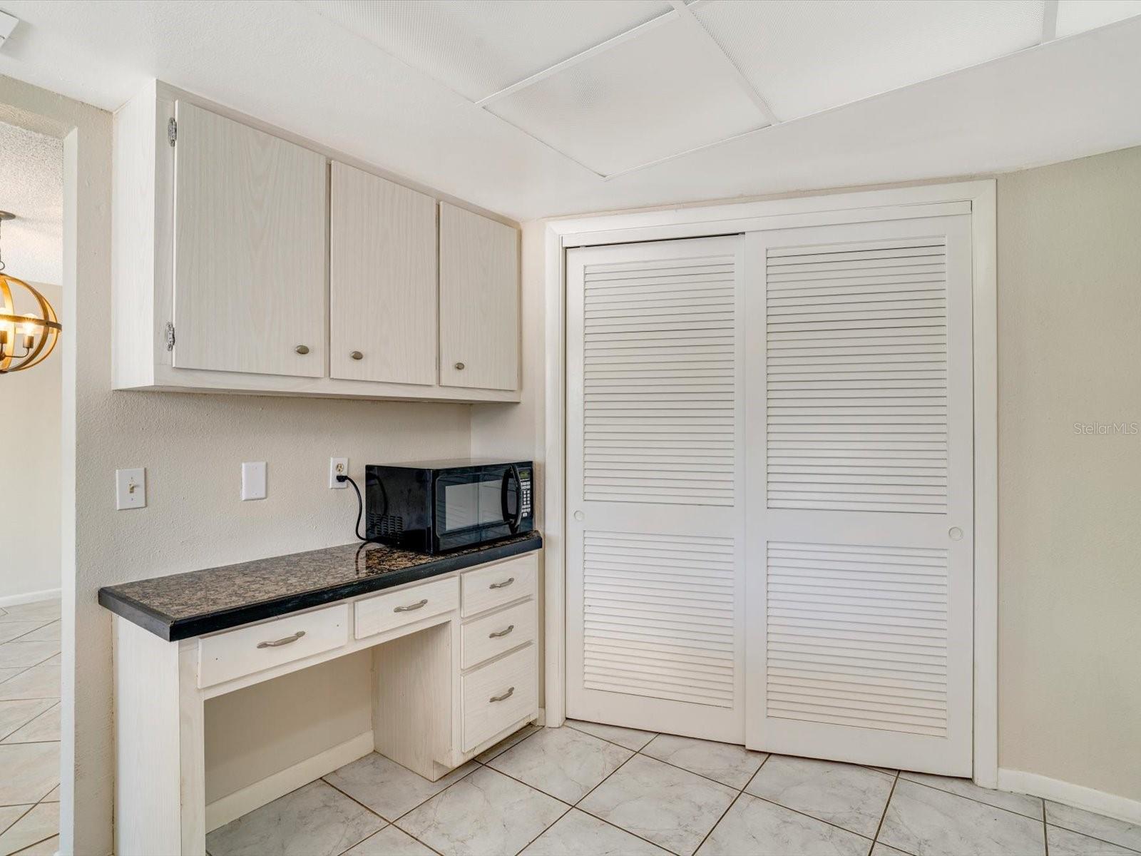 189 DOWLING AVE NE, PORT CHARLOTTE, FL, 33952