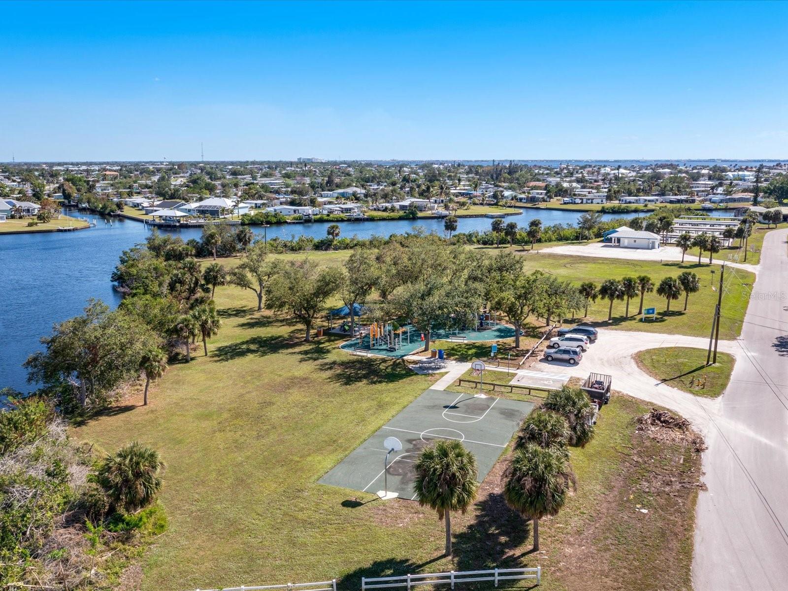 189 DOWLING AVE NE, PORT CHARLOTTE, FL, 33952
