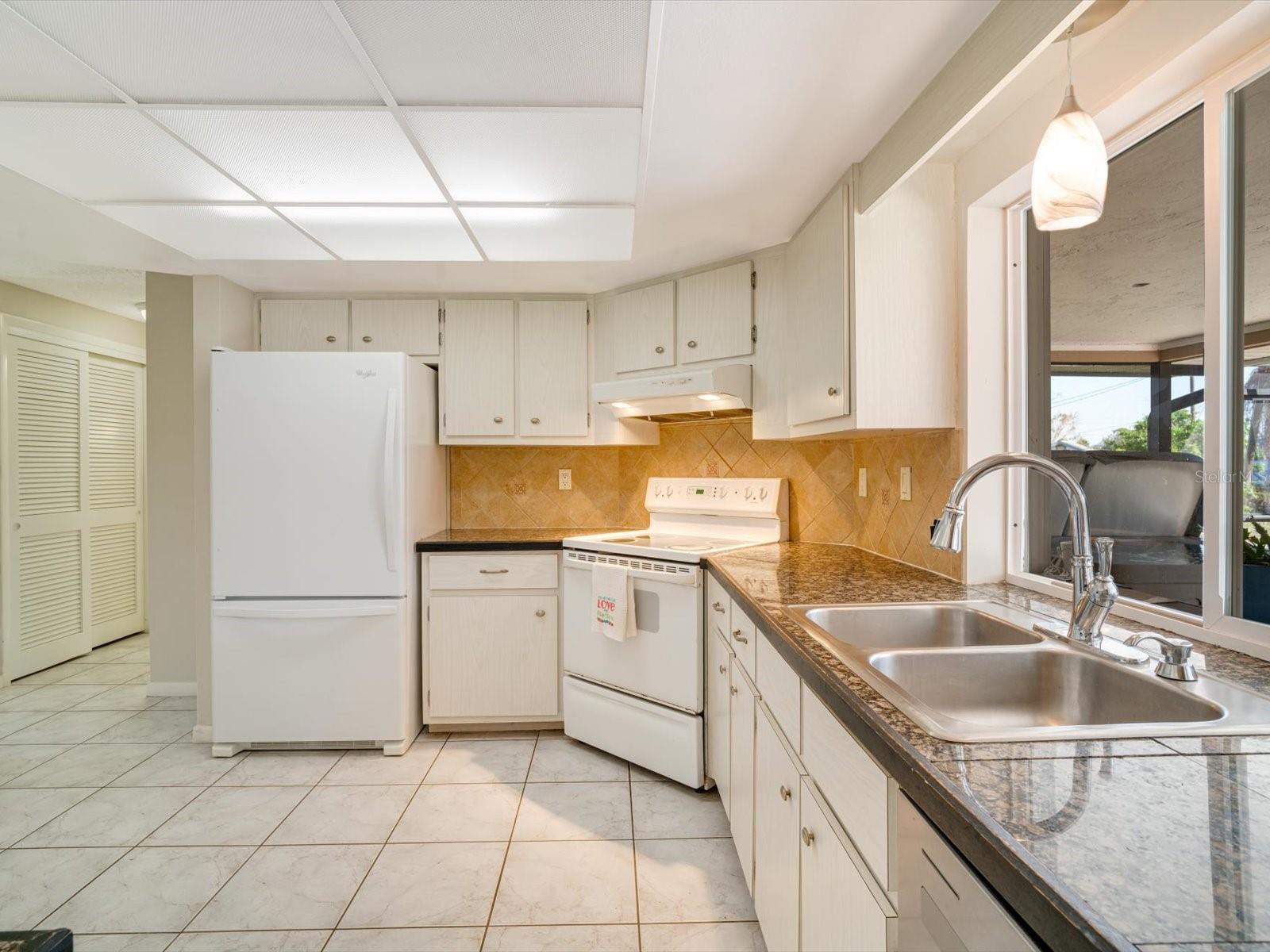 189 DOWLING AVE NE, PORT CHARLOTTE, FL, 33952