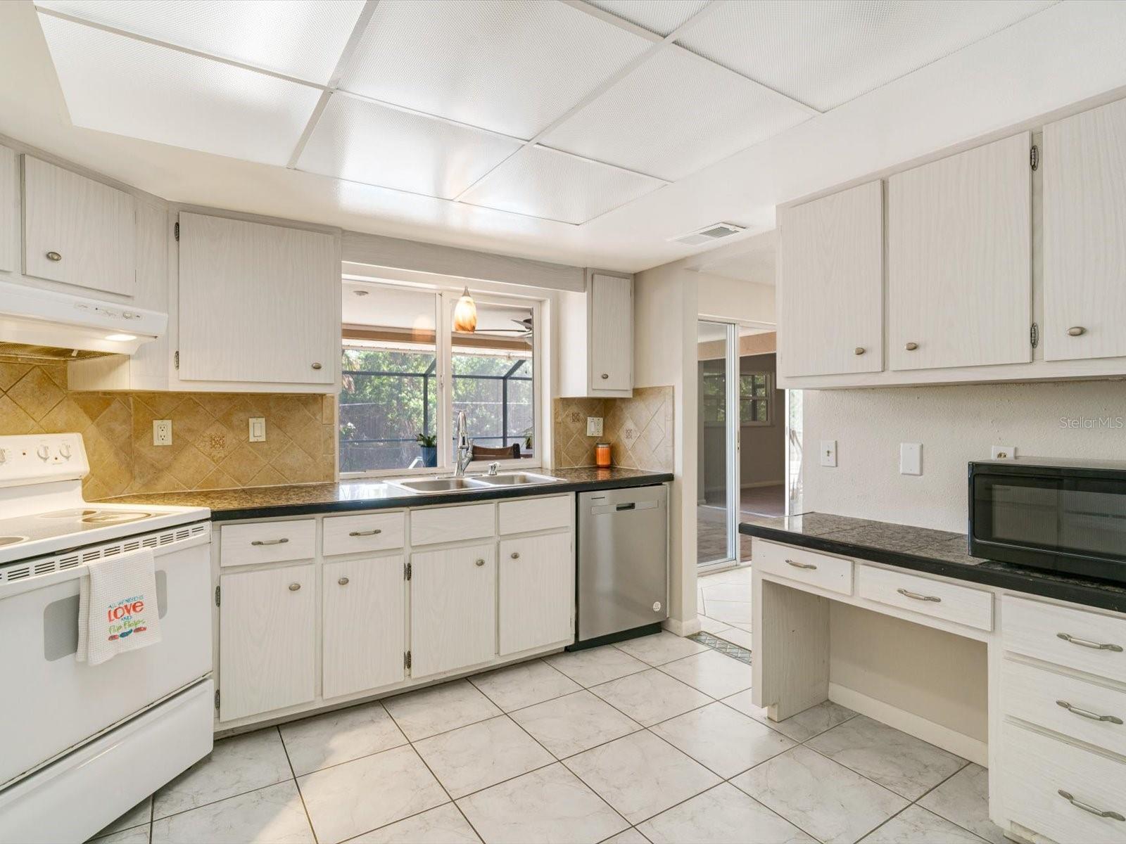 189 DOWLING AVE NE, PORT CHARLOTTE, FL, 33952