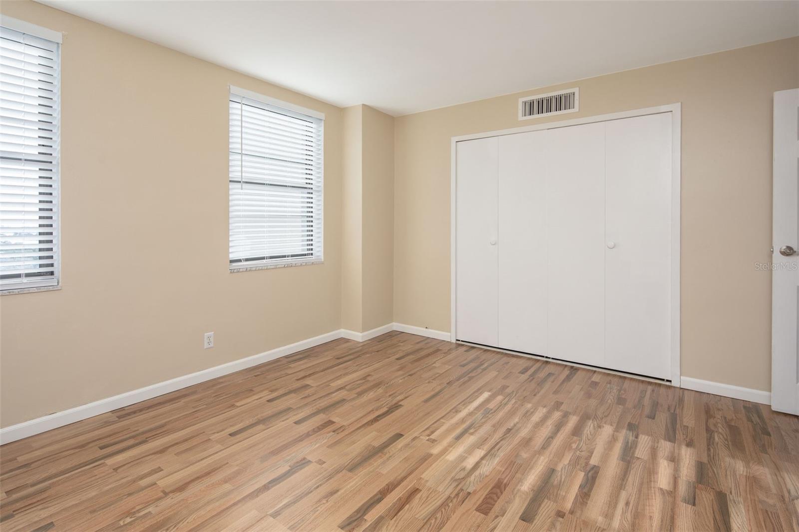 10355 PARADISE BLVD #805, TREASURE ISLAND, FL, 33706