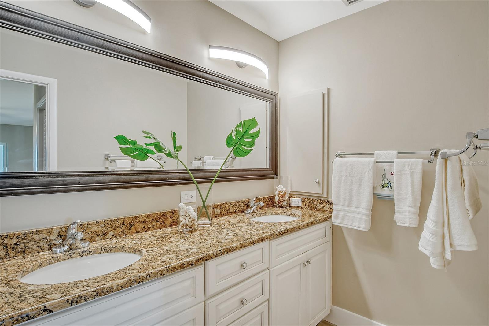 784 SARABAY RD #18, OSPREY, FL, 34229