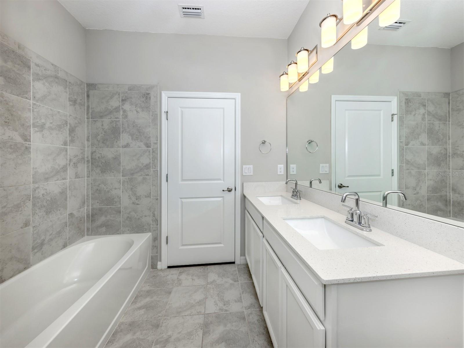 225 DAYLILY BLVD, NOKOMIS, FL, 34275