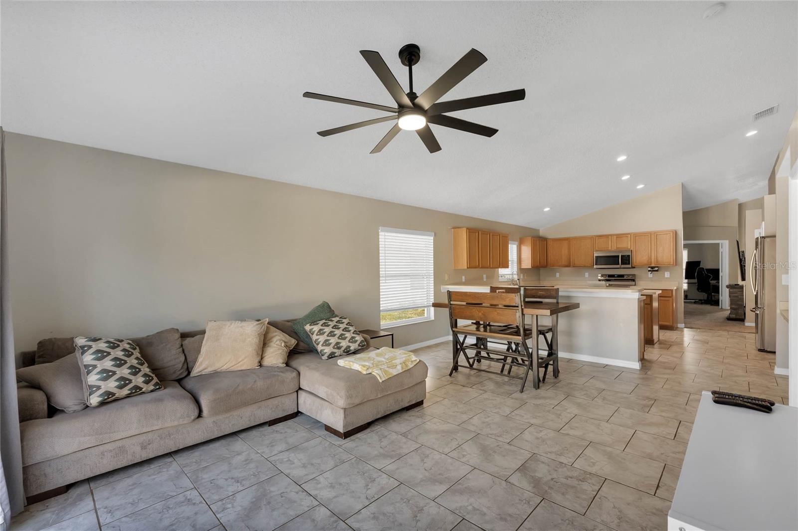 704 LAKE CHARLES DR, DAVENPORT, FL, 33837