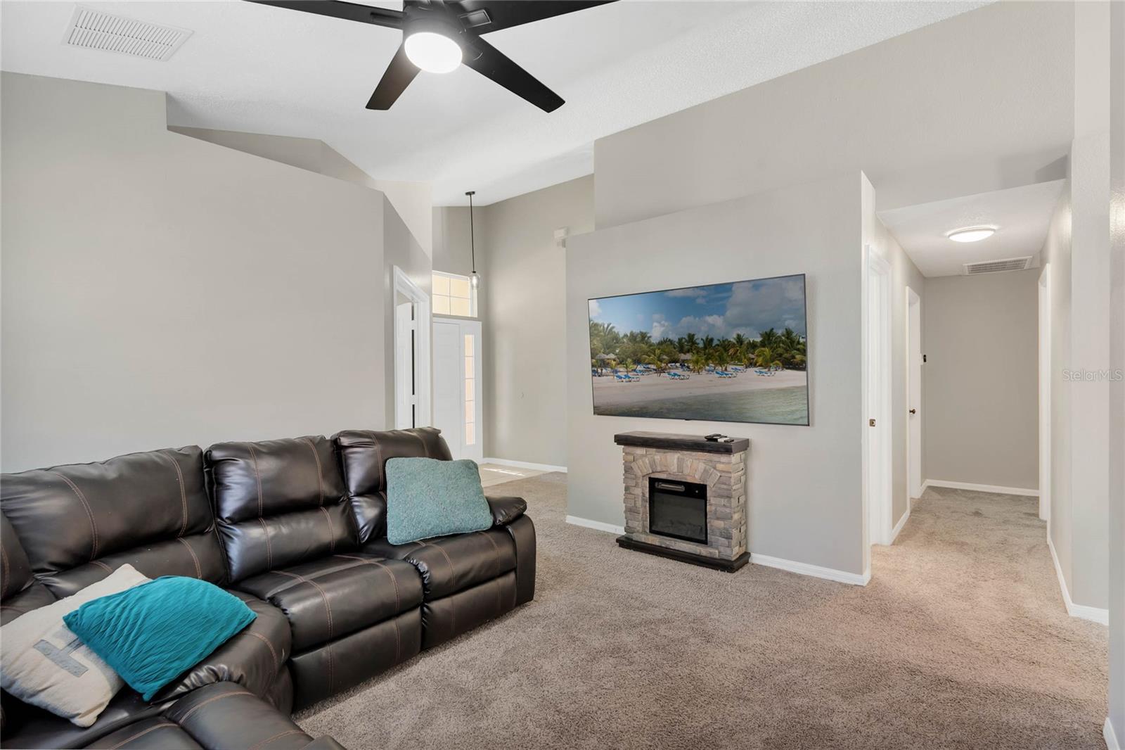704 LAKE CHARLES DR, DAVENPORT, FL, 33837