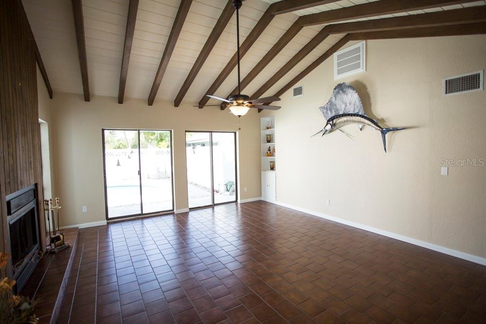 17002 DOLPHIN DR, NORTH REDINGTON BEACH, FL, 33708