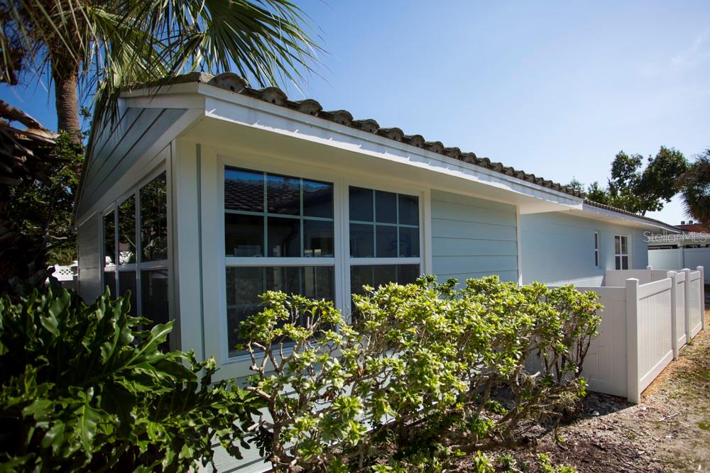 17002 DOLPHIN DR, NORTH REDINGTON BEACH, FL, 33708