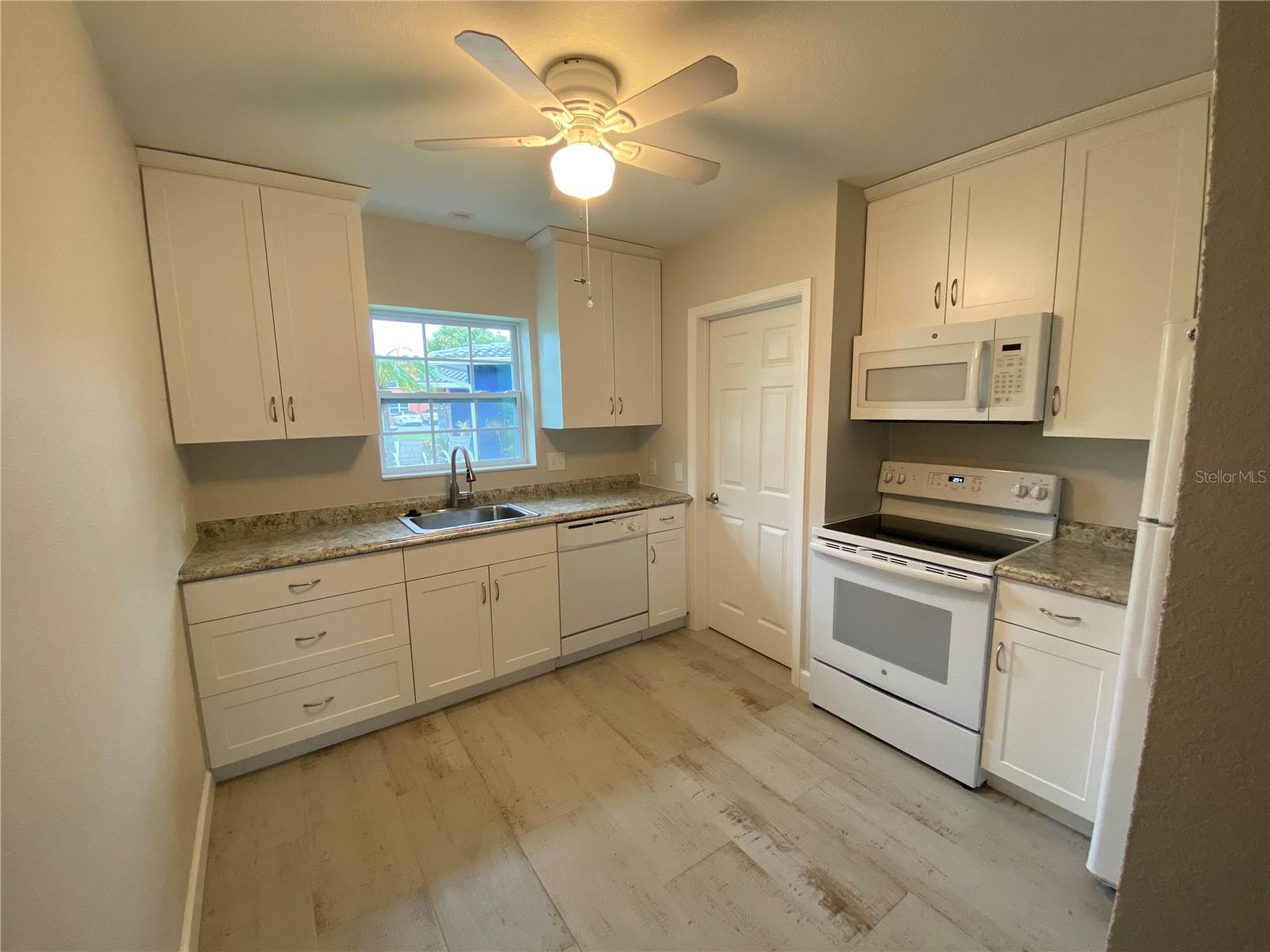 17002 DOLPHIN DR, NORTH REDINGTON BEACH, FL, 33708