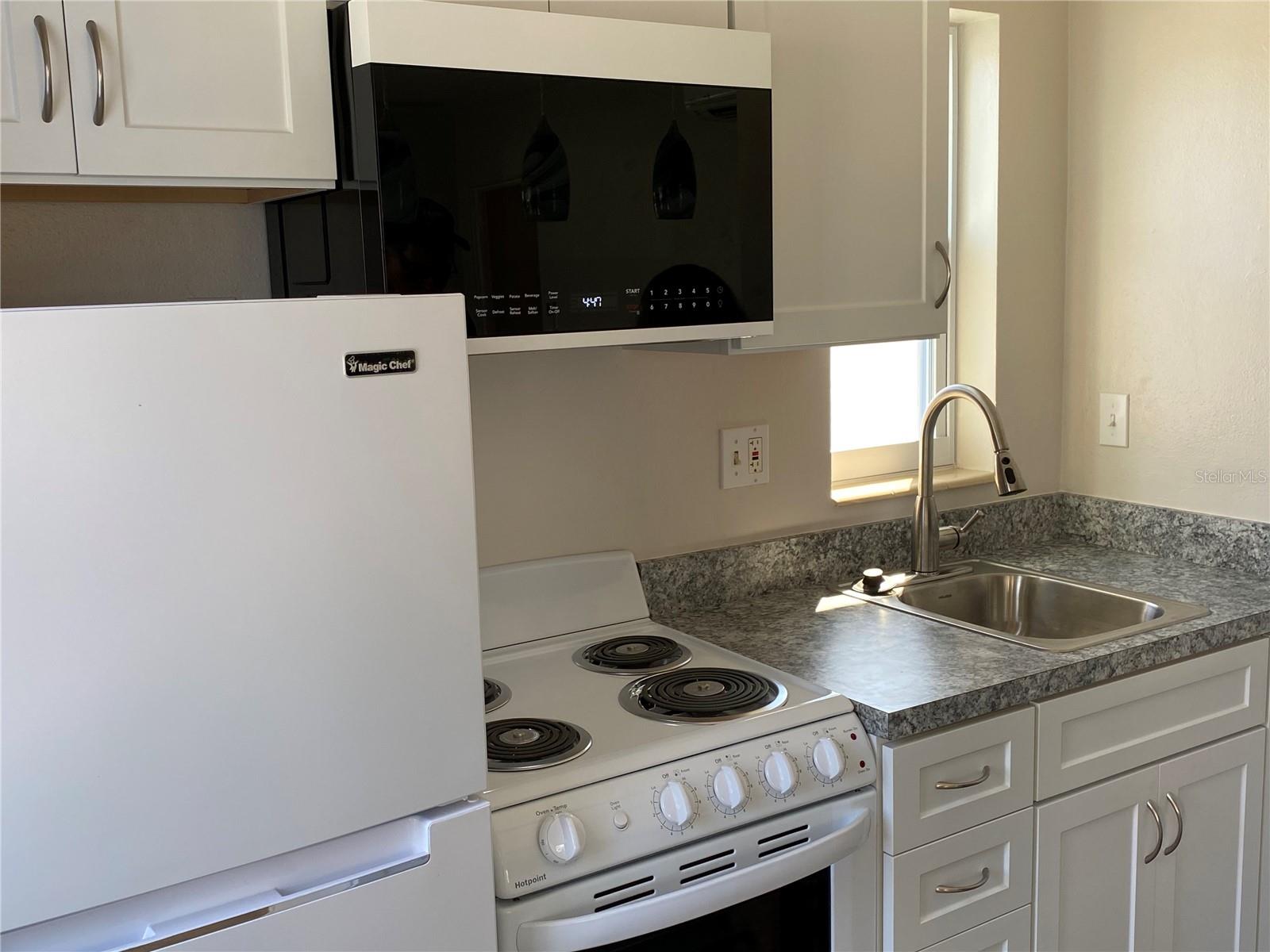 17002 DOLPHIN DR, NORTH REDINGTON BEACH, FL, 33708