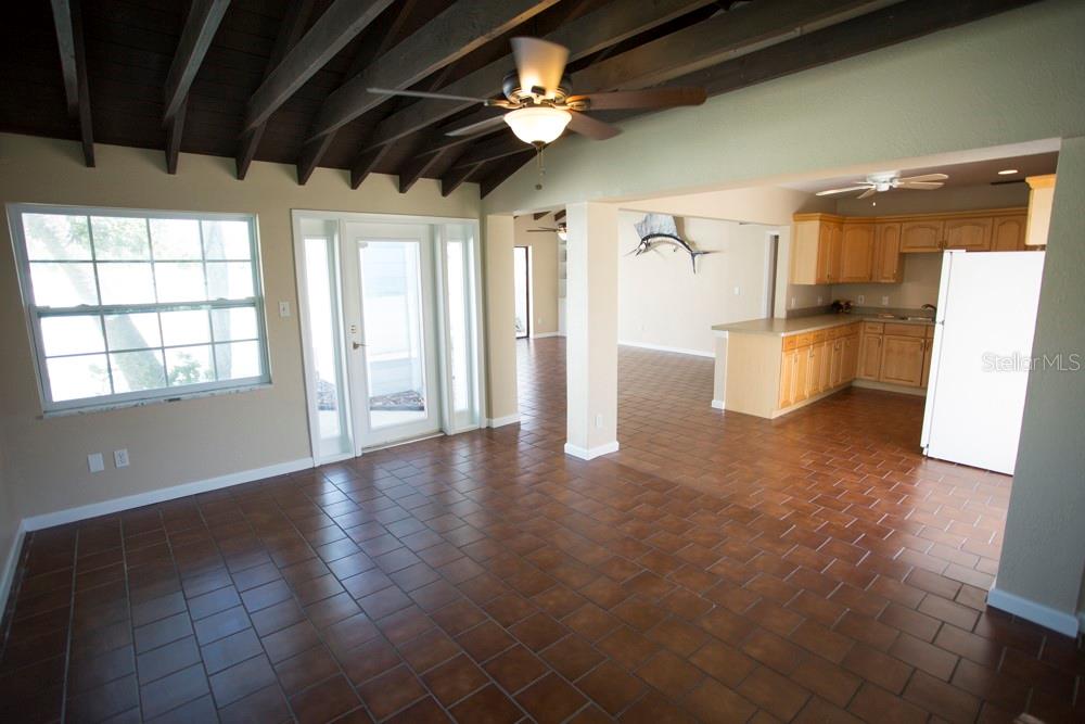 17002 DOLPHIN DR, NORTH REDINGTON BEACH, FL, 33708