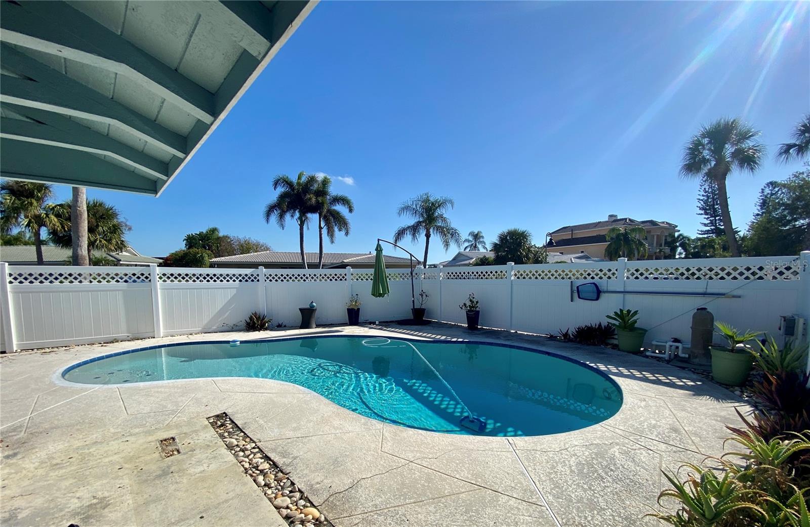 17002 DOLPHIN DR, NORTH REDINGTON BEACH, FL, 33708