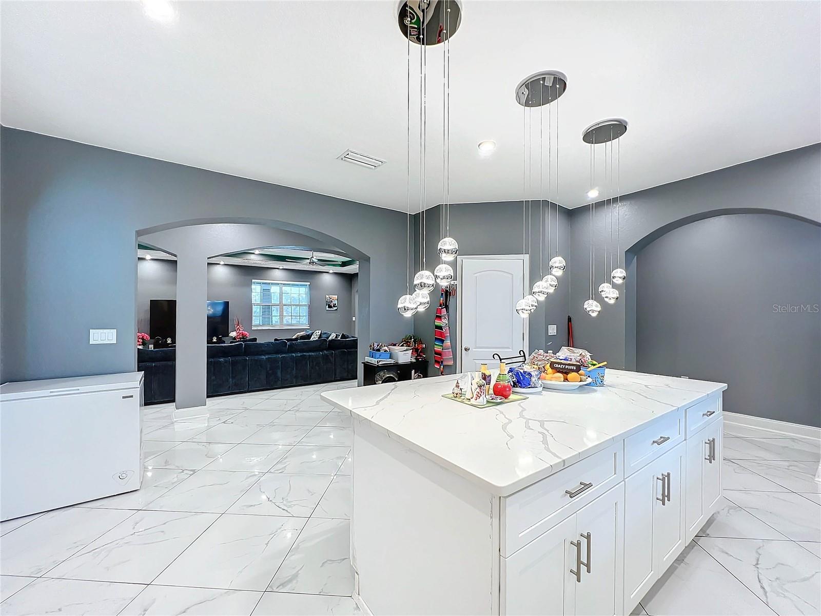 365 NASSAU AVE, LAKE WALES, FL, 33853